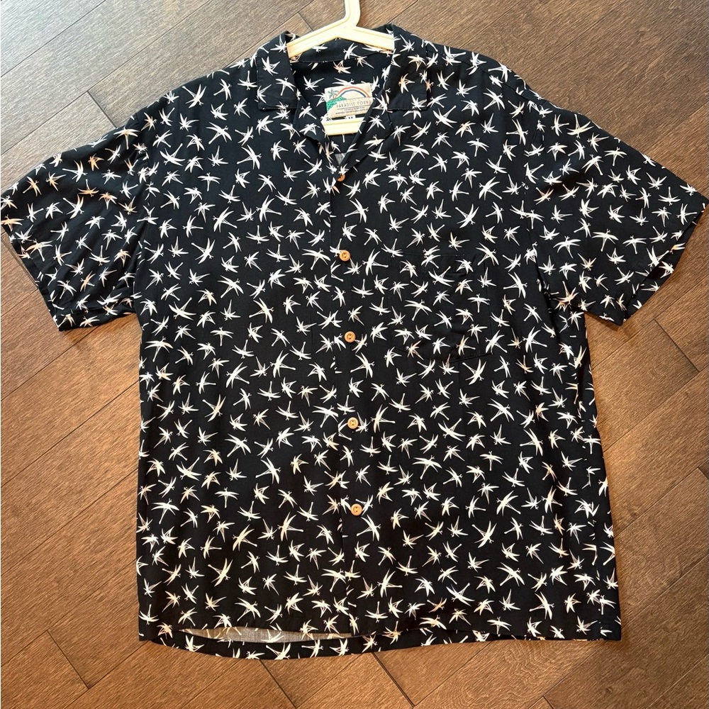 Paradise Found Men’s Hawaiian 100% Rayon Shirt, wooden buttons, Sz M, beautiful